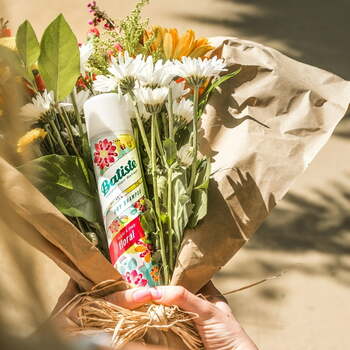 Floral Esences Dry Shampoo - Suchý šampón na vlasy s hravou kvetinovou vôňou
